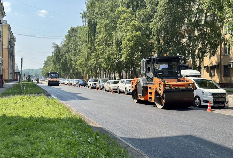 В городах Кузбасса ремонтируют дороги к медицинским учреждениям