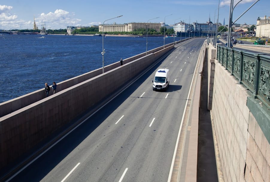 В Санкт-Петербурге отремонтируют участки улично-дорожной сети, ведущие к медицинским учреждениям